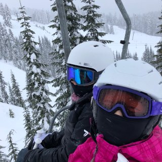 今年好暖，雪好少，但是滑雪的热情不减...