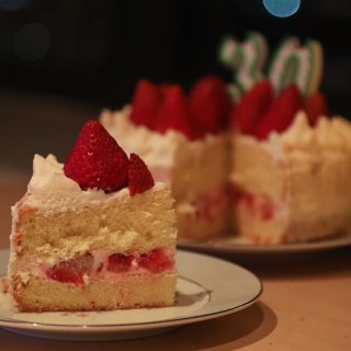 甜品系 - 草莓蛋糕...