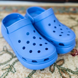 超级舒服的Crocs洞洞鞋你值得拥有...