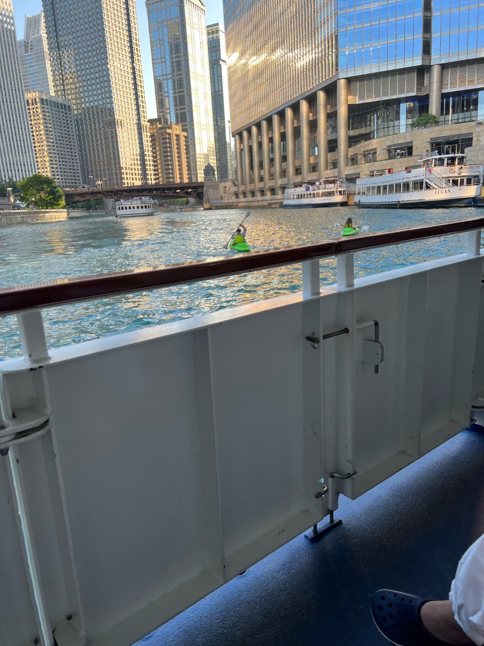 去芝加哥旅游，至少要坐一次游船在芝加哥河一览芝加哥的美境| 社区城市精选