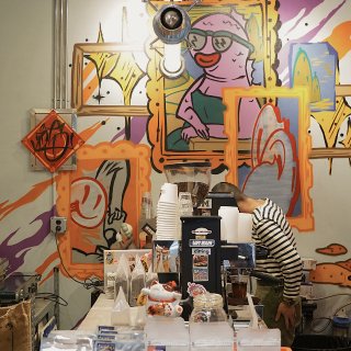 涂鸦元素满满的咖啡馆：怪兽咖啡...