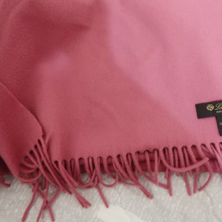 Loro Piana 粉色羊绒围巾...