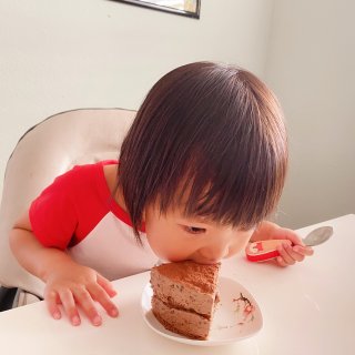 【巧克力慕斯蛋糕，生日节庆的经典味道】...