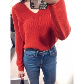 最爱Uniqlo 3D茧型毛衣这个桔红色...
