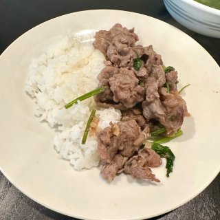 健康饮食｜香菜豆腐汤➕爆炒牛肉‼️...
