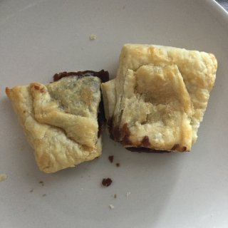 试制红豆沙酥饼...