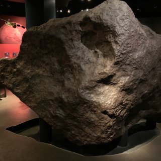 巨型陨石