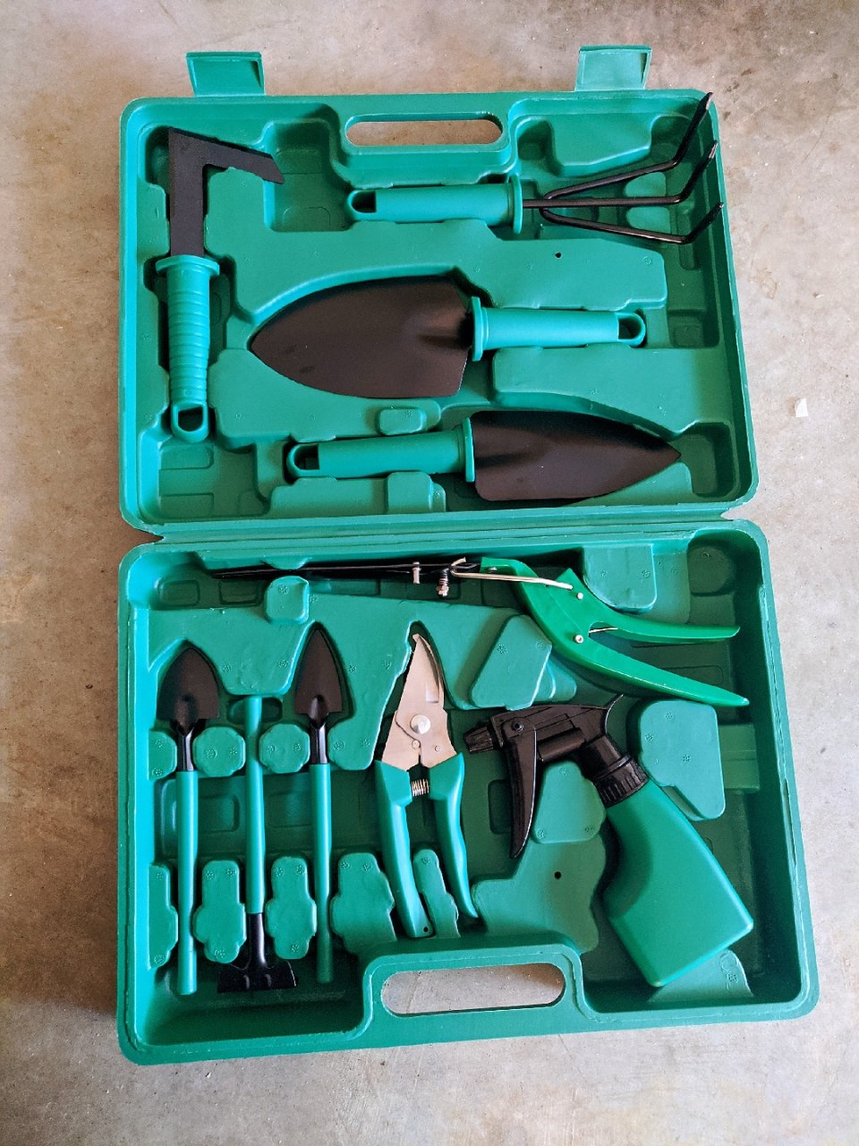 Amazon.com : Royalsellpro Garden Tools Set, 10 Pieces Gardening Tools, Heavy Duty Gardening Kits with Carrying Case, Anti-Rust Ergonomic Handle, Gardening Gifts for Female, Men, Gardeners : Garden & Outdoor