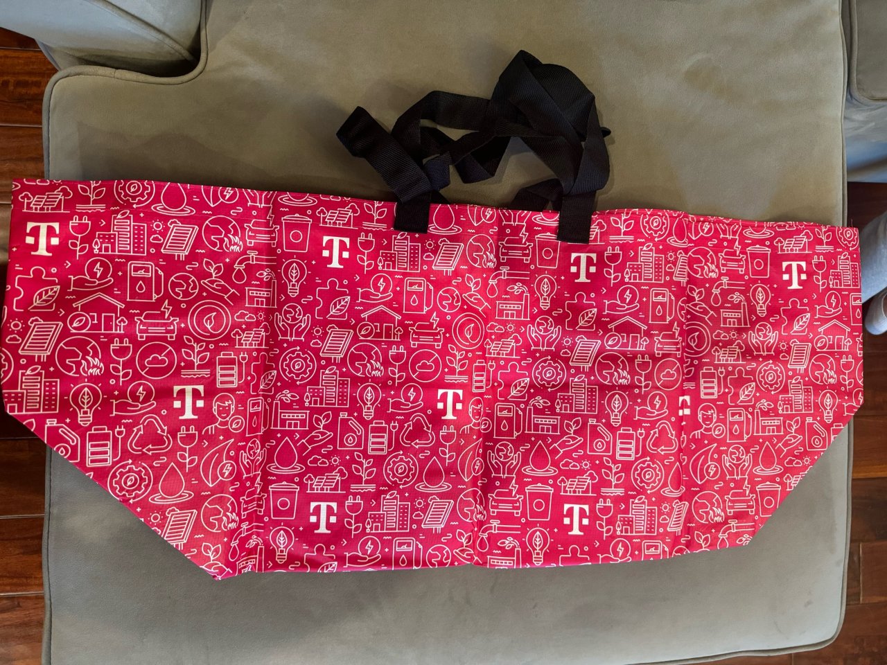 T-mobile粉红购物袋...