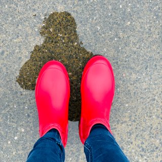 UGG红色雨靴到啦☔️太好了今天就下雨嘻...