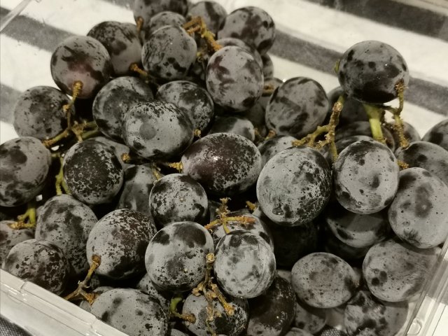 🍇不行，不推荐这个巨峰葡萄，因为它...