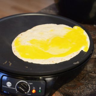【用美味早餐告别起床气--三伏烙饼摊鸡蛋...