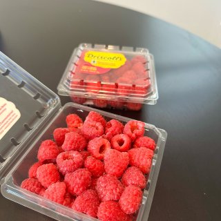 超市好Deal $5 两盒树莓，买一送一...