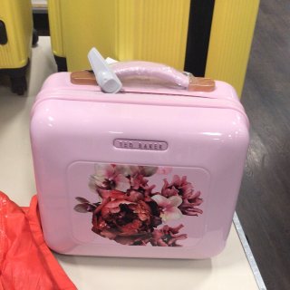 在美国逛TJMaxx，在英国逛TKMax...