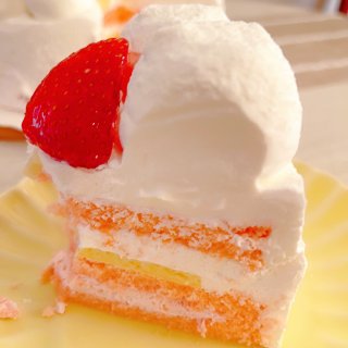 蛋糕也要吃国产品牌｜85度C草莓奶油蛋糕...