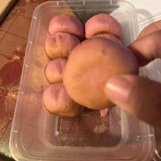 杂货铺好吃零食之二：紫薯🍠馅的紫薯糕
...
