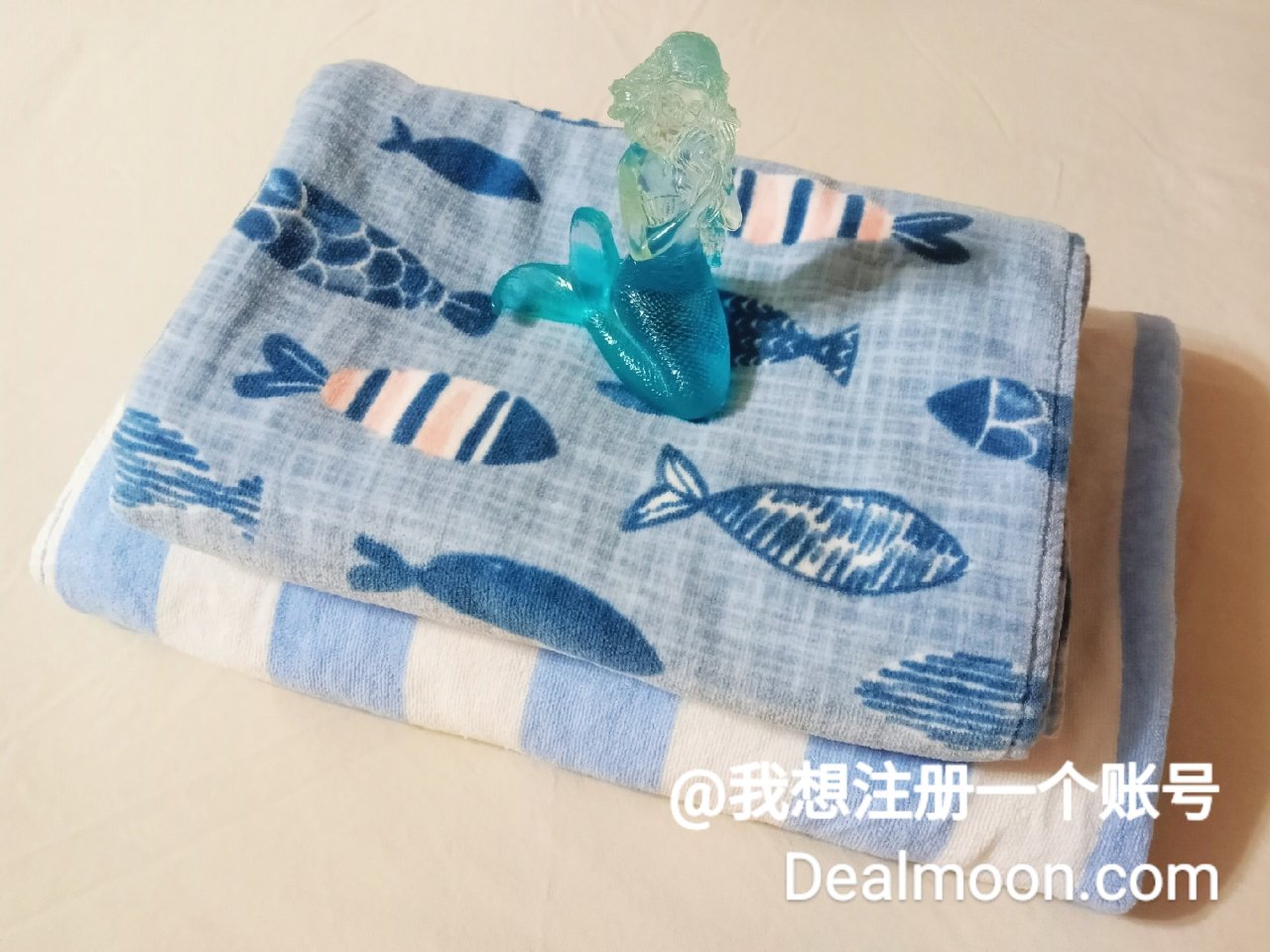 HomeGoods日式青瓷和蓝色条纹款浴...