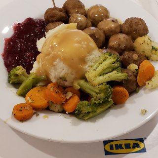 去IKEA怎么能错过她们家的饭堂呢?...