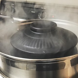上锅蒸半个小时,用盘子摊开的话可以少蒸10分钟