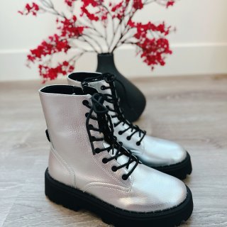 【Zara战利品】这款靴子感觉可以上太空...
