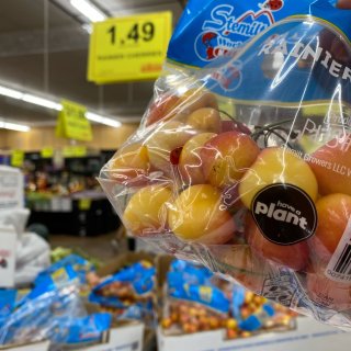 Rainier cherry🍒$1.49...