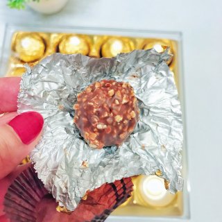 金灿灿的费列罗巧克力🍫好吃😋...