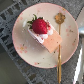草莓🍓蛋糕捲｜下午茶時光...
