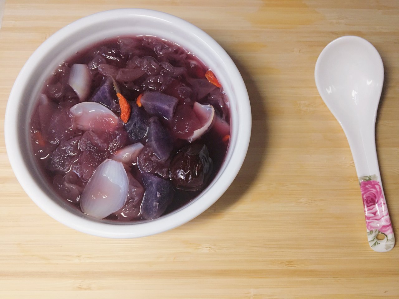 周末甜汤，紫薯🍠百合银耳羹...