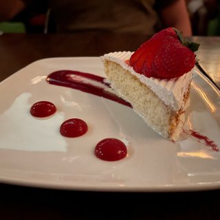纽约美食｜绝对是纽约最好吃的🍰草莓蛋糕...