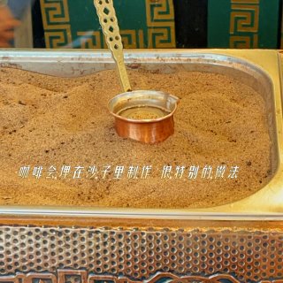 湾区探店｜整一杯发着金光用沙子制作的咖啡...
