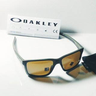 Oakley | 🕶️ 轻便墨镜...