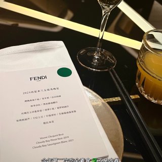 FENDI 23春夏🥂和张若昀唐艺昕一起...