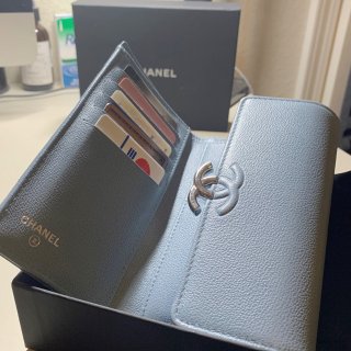 Chanel春夏款雾霾蓝钱包...