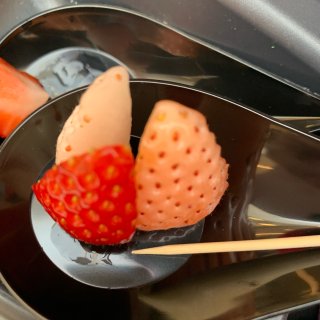 品尝日本草莓🍓！...