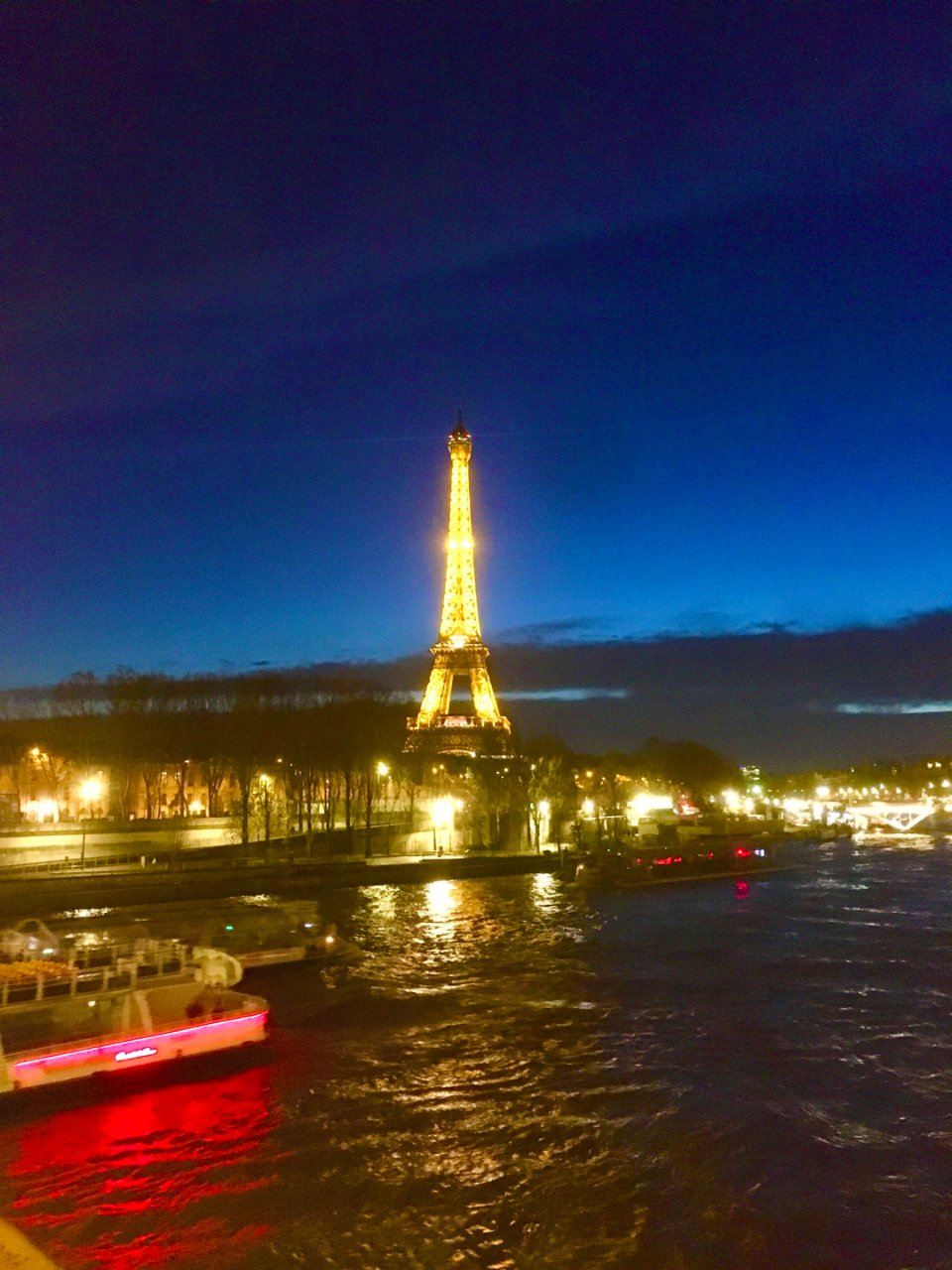 巴黎旅游必去之埃菲尔铁塔...