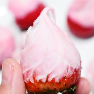粉色开启春假第一天——粉巧克力裹草莓🍓...