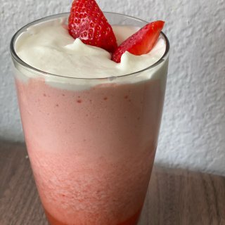 草莓🍓芝士奶盖🥤...