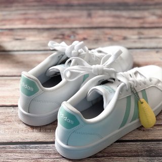 Adidas 小白鞋