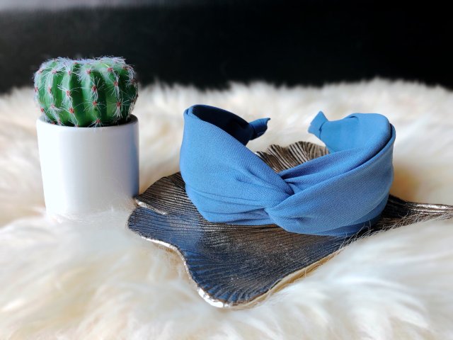 静谧蓝还是活力黄