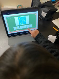 AI互动数学体验课 帮孩子打开数学思维的世界