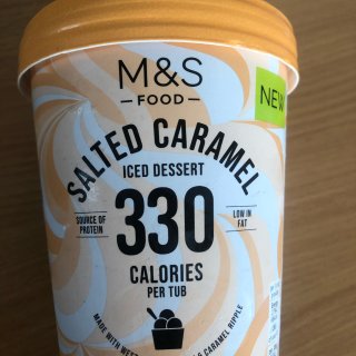 玛莎新款低卡海盐焦糖冰淇淋一桶只要330...