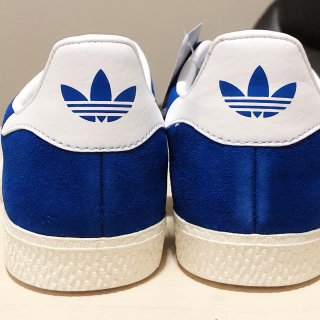 再来一双Adidas鞋...