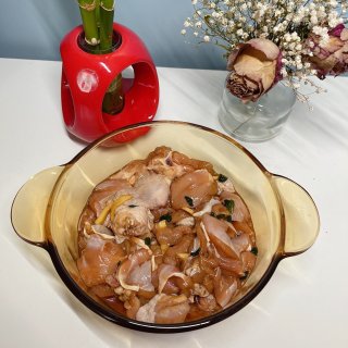 汤汁版美味芦笋炖鸡也是用空气炸锅做的，你...