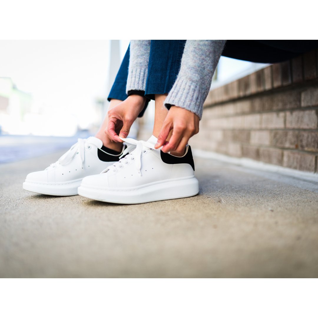 晒晒圈时尚精选麦昆小白鞋走遍天下