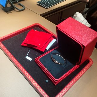 Cartier钉子手镯每个女孩心中的红盒...