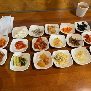 17个小菜的韩国豆腐煲餐馆Chanmar...