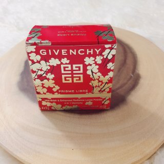 Givenchy新年限量四宫格散粉...