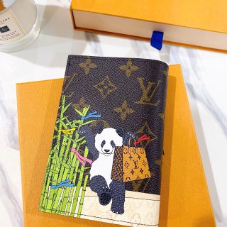 7月的多巴胺5⃣️LV圣诞款熊猫🐼护照夹...