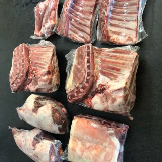 整箱的新西兰羊肉，其中还有羊蝎子，只要4...