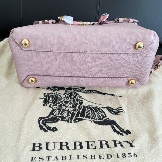 Burberry粉色小包